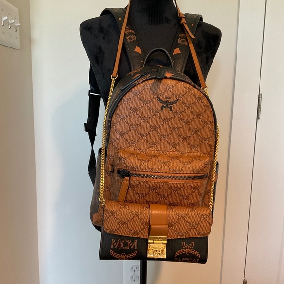 MCM Two-Tone Backpack and Wallet on Chain - Picture 1 of 16